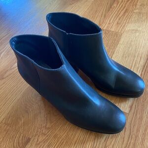 Rachel Comey Mars leather ankle boots in black - size 7